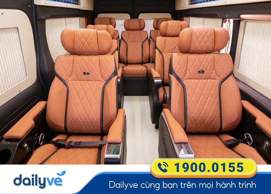 noi-that-xe-ghe-ngoi-limousine-9-cho-cua-nha-xe-hoang-phuong